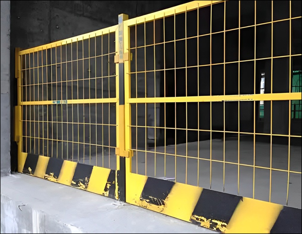 Heavy duty guard rail wire mesh panels