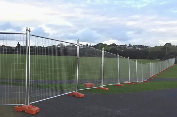 Galvanized welded wire mesh fence portable for perimeter fencing