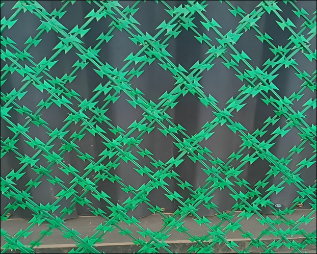 PVC Coated Welded Razor Ribbon Mesh for Guardrail Barrier