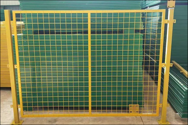 Yellow color pvc coated welded wire mesh temporary fence panel for crowd control
